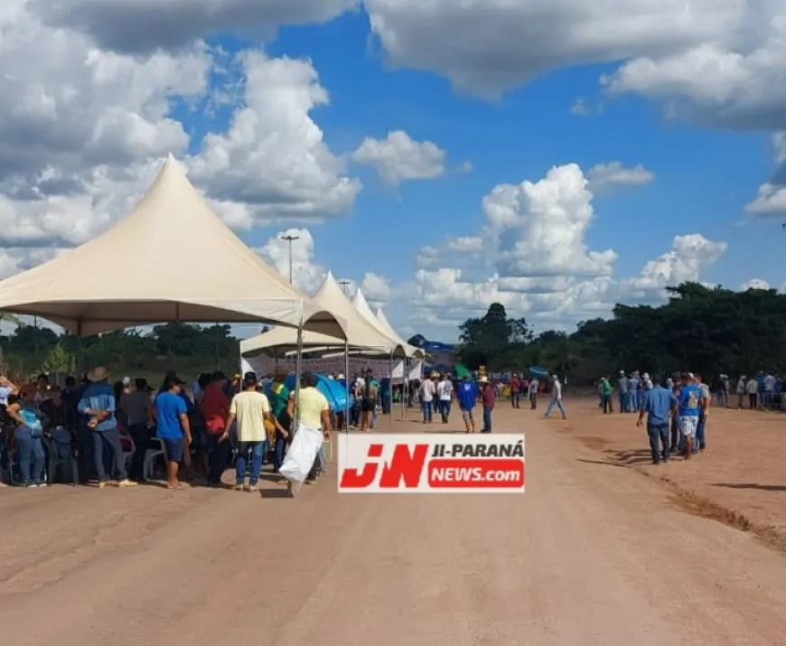 Produtores Rurais voltam a fechar BR-364 com o Trevo de Cujubim alegando má vontade do governo em resolver as legítimas demandas
