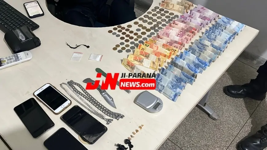 Drogas, dinheiro e objetos usados no tráfico são apreendidos em residência no bairro Jorge Teixeira