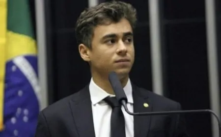Nikolas Ferreira protocola pedido de impeachment contra Lula por crise com os EUA