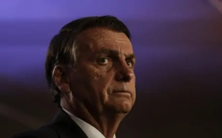 Bolsonaro sugere que pendrive apreendido em sua casa pode ter sido “plantado” pela PF