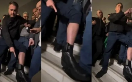 Bolsonaro mostra tornozeleira na Câmara e manifesta revolta