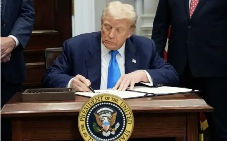 Donald Trump assina ordem que impõe tarifa de 50% ao Brasil