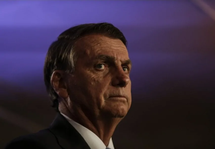 Bolsonaro sugere que pendrive apreendido em sua casa pode ter sido “plantado” pela PF