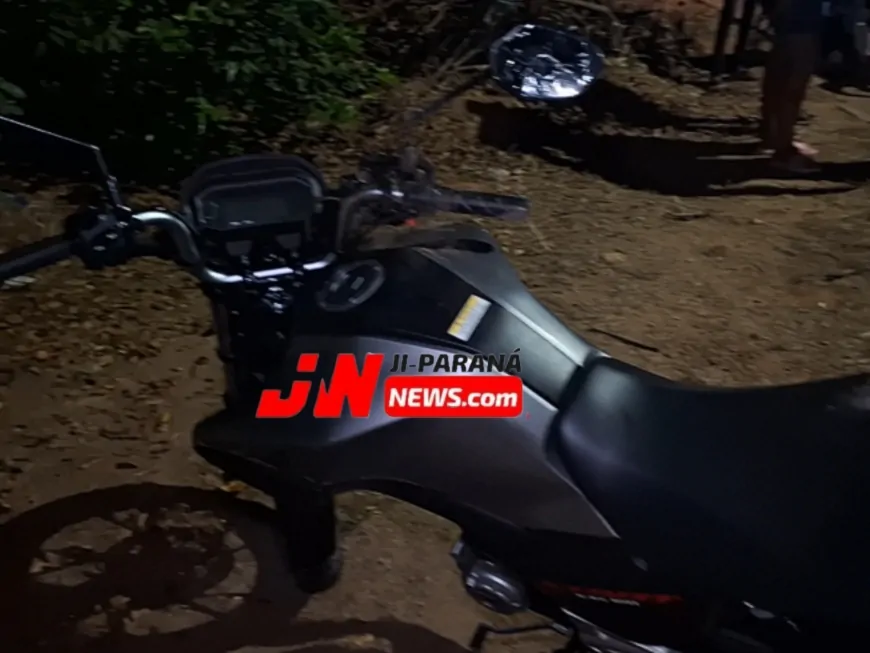 Mulher cai de moto e é socorrida com agilidade pelo SAMU em Ji-Paraná