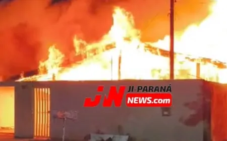 Casa é completamente destruída por incêndio em Ji-Paraná