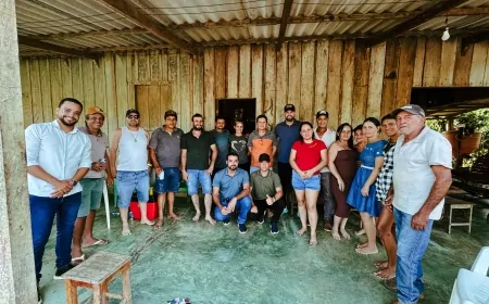 Deputado Nim Barroso visita o distrito do Quinto BEC, em Machadinho d'Oeste, ao lado de Fábio Toledo e Nego Toledo, e reforça apoio às associações rurais