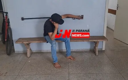 Suspeito usa carro para arrebentar muro, fere sogra e é capturado pela PM