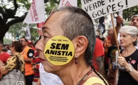 Público abaixo do esperado! Partidos de Esquerda, MST, CUT e LCP, se reúnem em Porto Velho contra a PEC da Anistia e da Blindagem