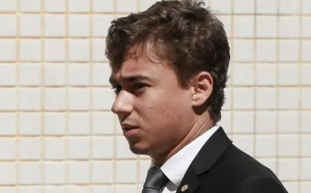 Médica é afastada após sugerir em redes sociais facada em Nikolas Ferreira