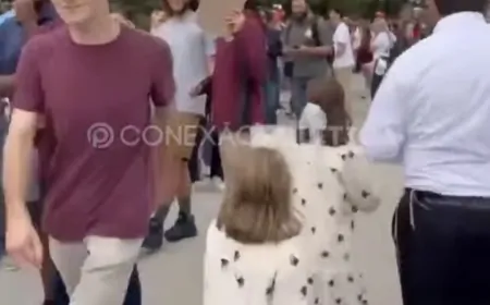 Jovens enfrentam filas quilométricas para registrar filiação e se tornarem membros ativos da TPUSA, movimento de Charlie Kirk