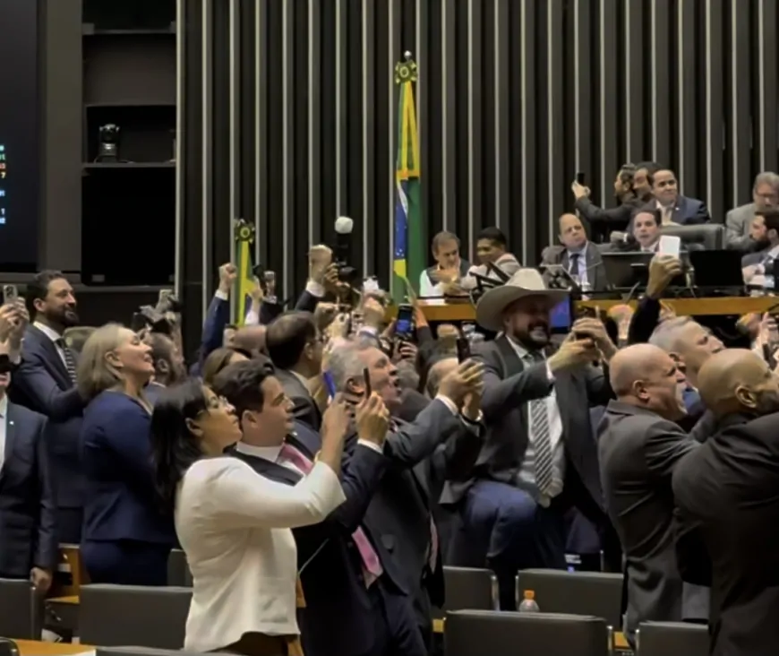 Câmara aprova urgência do texto que pede anistia a manifestantes de 8 de Janeiro