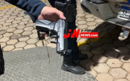 Homem monitorado por tornozeleira é flagrado com simulacro e detido pela PM