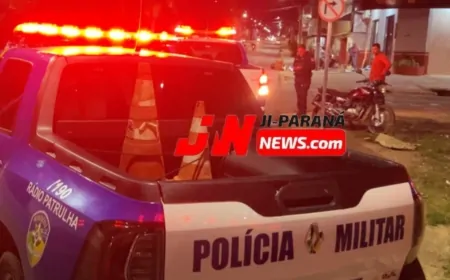 Motociclista e passageira ficam feridos após colisão com reboque em Ji-Paraná