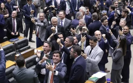 Com 370 votos, Câmara aprova PL Antifacção e derrota governo