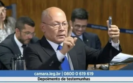 Coronel Chrisóstomo 'faz homenagem' para ele mesmo durante CPMI do INSS