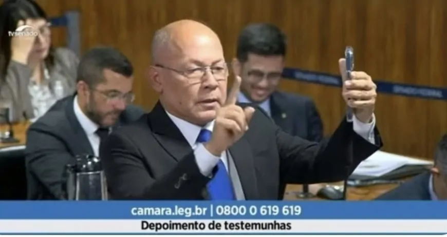 Coronel Chrisóstomo 'faz homenagem' para ele mesmo durante CPMI do INSS