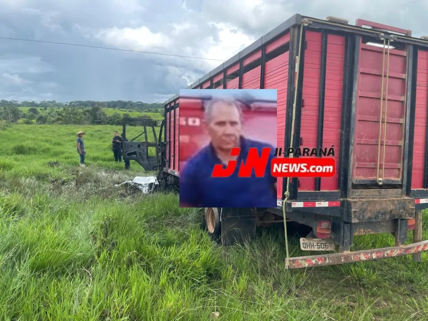Cabine pega fogo após caminhão boiadeiro atingir rede elétrica e motorista morre na Linha Santa Rita