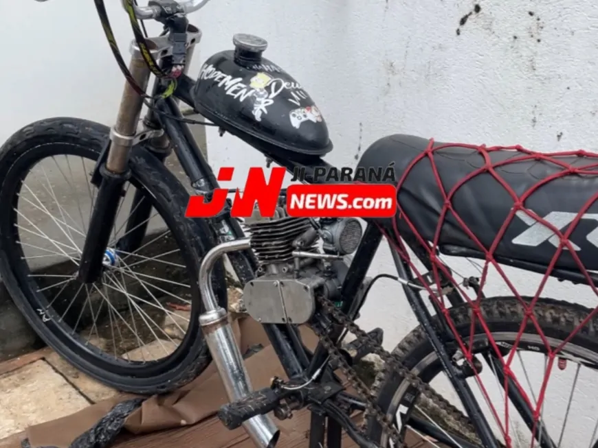 Polícia apreende bicicleta motorizada escondida em matagal no bairro Riachuelo
