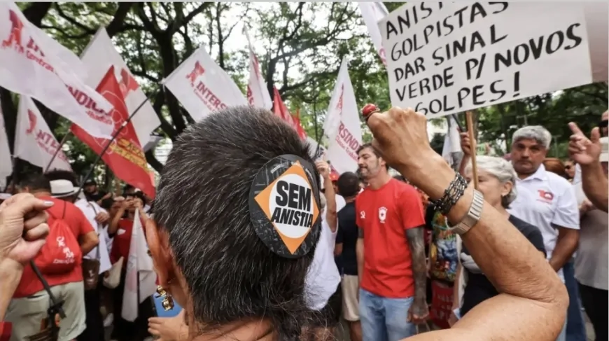Pessoas que se sentem feias tendem a apoiar mais a esquerda, diz estudo