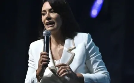 Michelle relata que Bolsonaro teve crise, caiu e bateu a cabeça