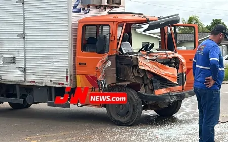 Batida entre caminhões termina com veículo tombado e dois motoristas feridos em Ji-Paraná