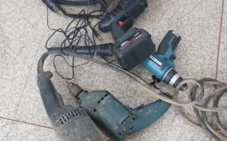 Homem foge ao ver viatura e polícia encontra vários objetos suspeitos em casa