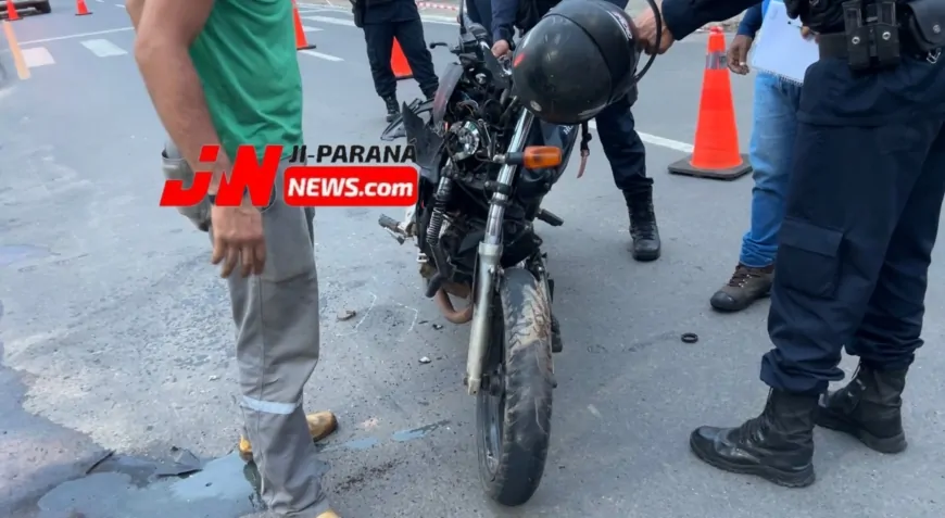 Colisão entre moto e carro deixa homem ferido no cruzamento da T-19