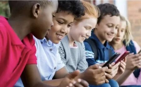 Ao invés de acabar com os criminosos, Governo Lula proíbe uso de Instagram e TikTok por menores de 16 anos, após “Lei Felca” entrar em vigor