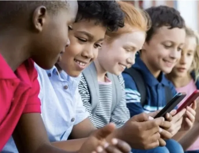 Ao invés de acabar com os criminosos, Governo Lula proíbe uso de Instagram e TikTok por menores de 16 anos, após “Lei Felca” entrar em vigor