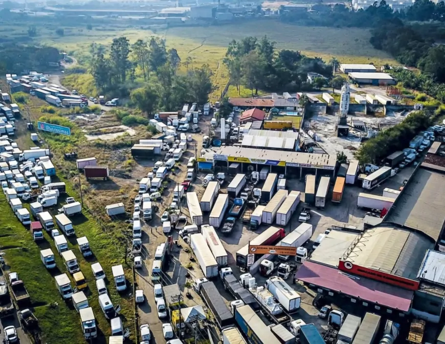 Brasil à beira do caos - Caminhoneiros preparam paralisação nacional
