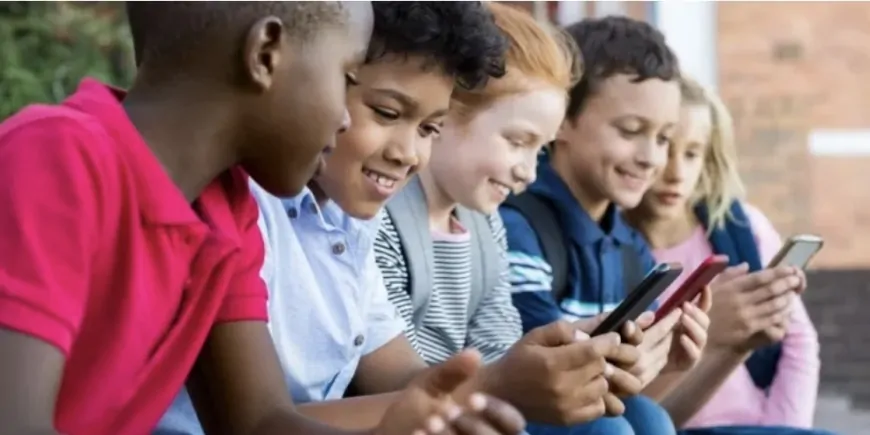 Ao invés de acabar com os criminosos, Governo Lula proíbe uso de Instagram e TikTok por menores de 16 anos, após “Lei Felca” entrar em vigor