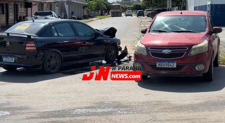 Motorista atravessa preferencial e provoca acidente no cruzamento da T-13 com São Luís