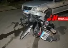 Motociclista sem habilitação fica ferida após acidente envolvendo carro