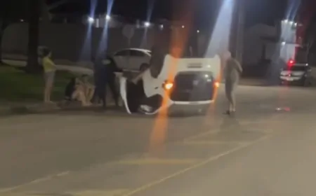 Avanço de parada obrigatória provoca capotamento e susto na madrugada