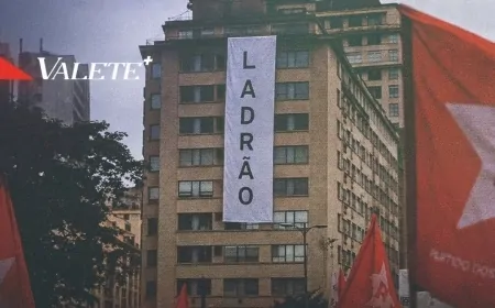 PF aborda morador por faixa "ladrão" em sua janela, próximo a evento com Lula