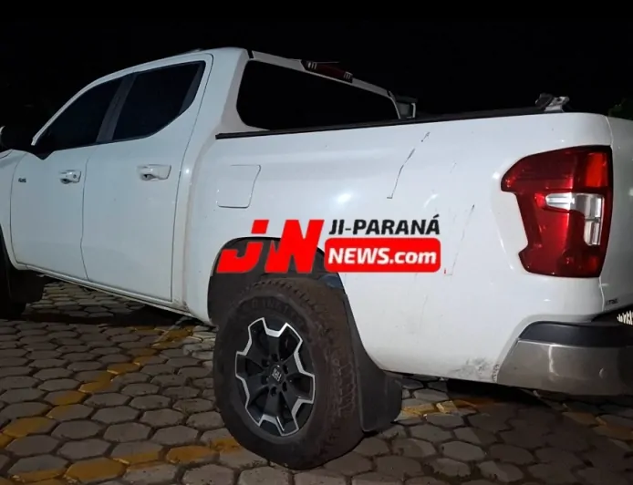 Caminhonete roubada no Rio é interceptada em carreta em Ji-parana
