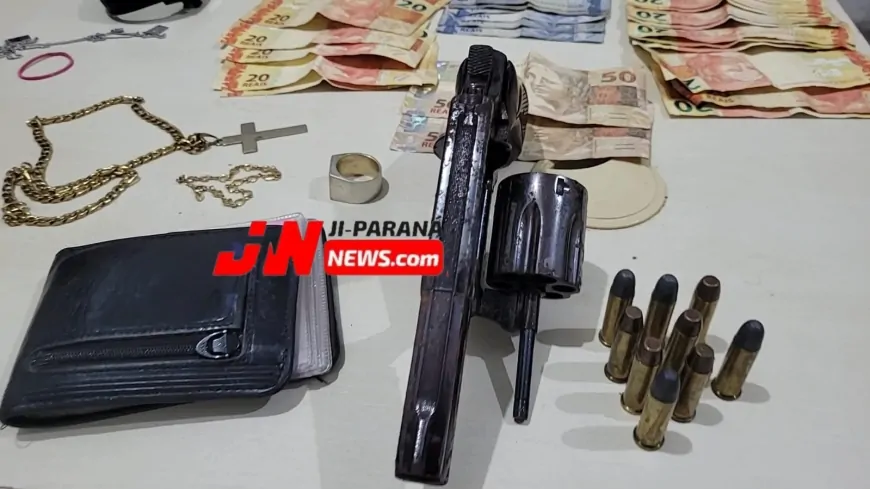 Denúncia de tráfico leva PM a encontrar arma, dinheiro e criatório suspeito de galos de rinha