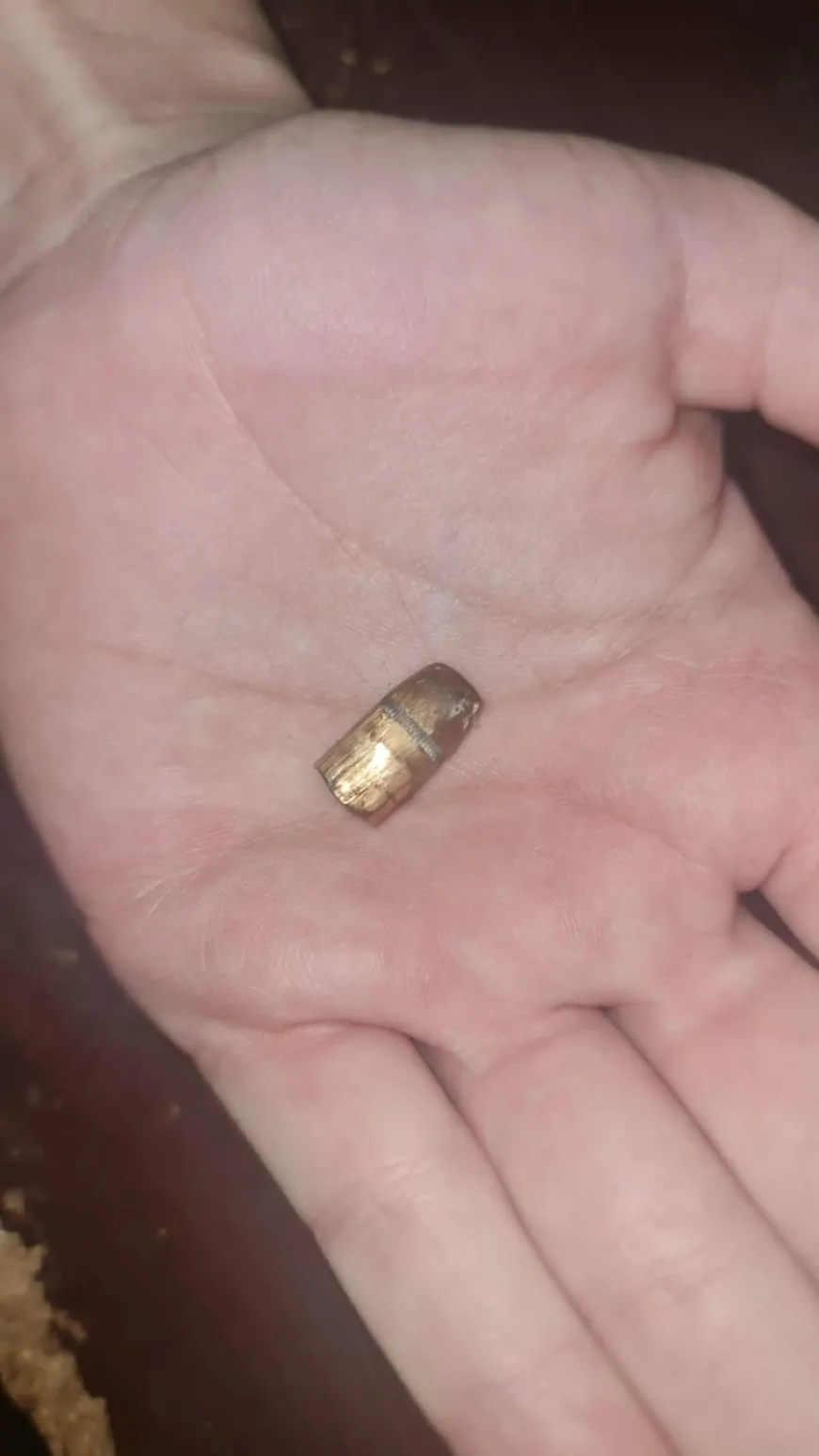 Moradora encontra projétil após impacto em parede e caso mobiliza perícia em Ji-Paraná