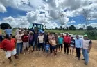 Deputado Nim Barroso entrega trator à Associação Rio da Onça e fortalece agricultura familiar em Machadinho d’Oeste