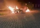 Incêndio destrói veículo e assusta moradores no Jardim dos Migrantes, em Ji-Paraná