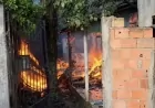 Casa é destruída por incêndio em bairro de Ji-Paraná
