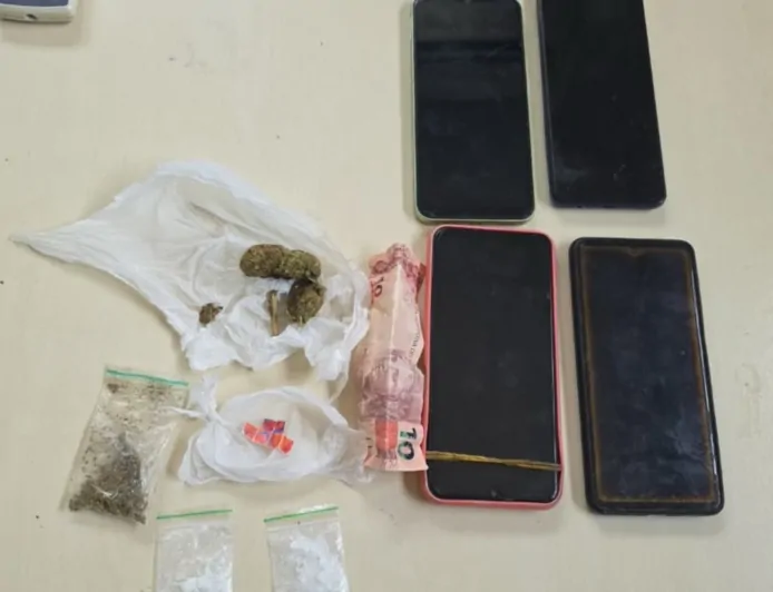 Discussão entre casal termina com apreensão de drogas e objetos suspeitos em apartamento de Ji-Paraná