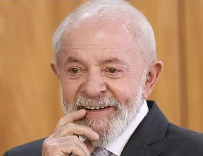 Governo Lula prepara dois decretos para ampliar regulação das redes sociais no Brasil