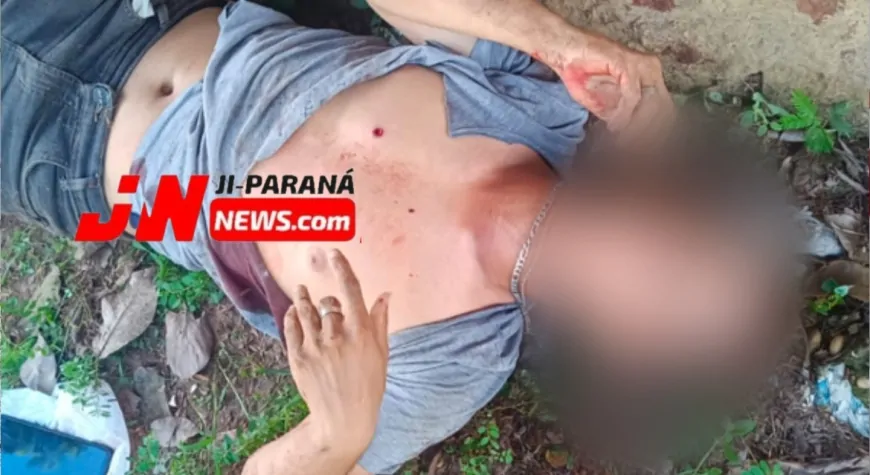 Criminosos abrem fogo de dentro de carro e baleiam homem na rua