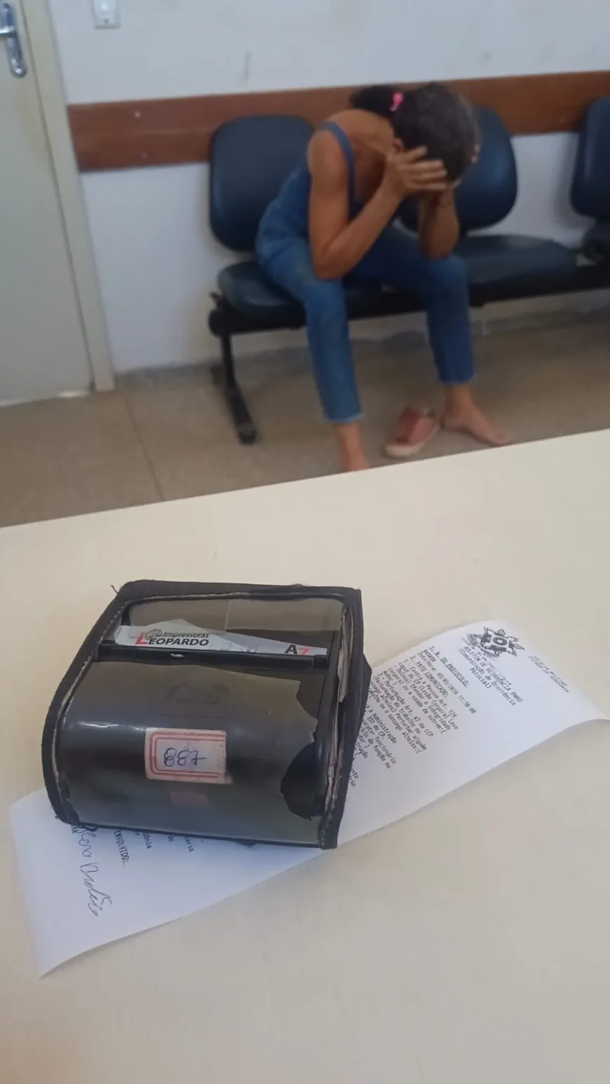 Mulher é presa após agredir e ofender equipes durante atendimento de surto psicótico do filho