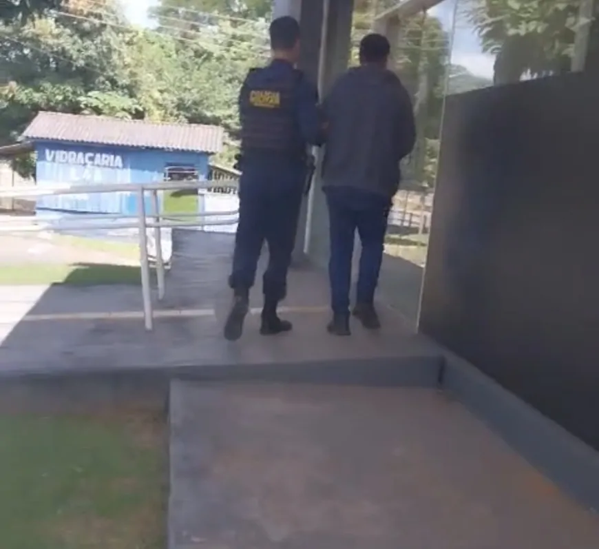 Suspeito é preso com drogas durante patrulhamento da polícia militar no morro chico mendes