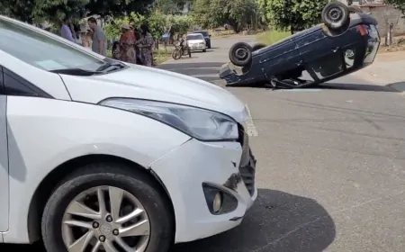 Motorista escapa de ferimentos graves após carro capotar em cruzamento de Ji-Paraná
