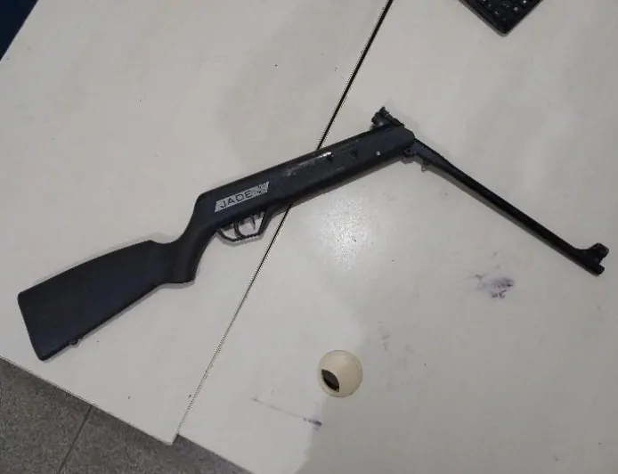 PM apreende arma de fogo durante apoio ao cumprimento de medida protetiva