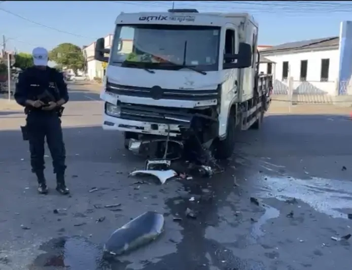 Acidente entre moto e carro deixa motociclista ferido no Segundo Distrito de Ji-Paraná