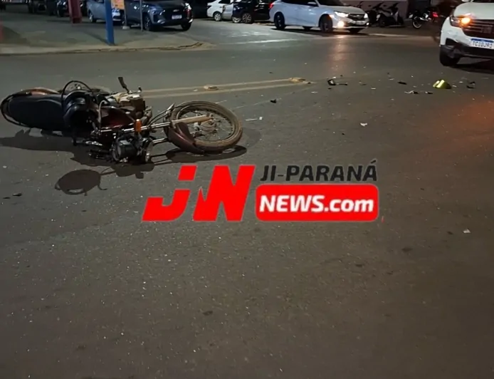 Colisão entre moto e carro deixa motociclista ferido no bairro Nova Brasília